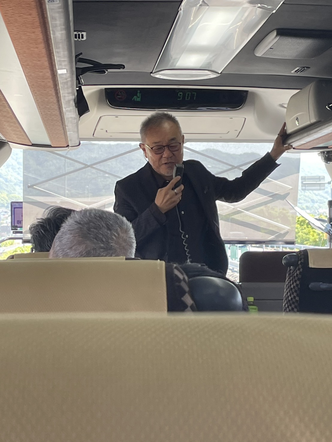 あいさつ中のヤマトシ社長